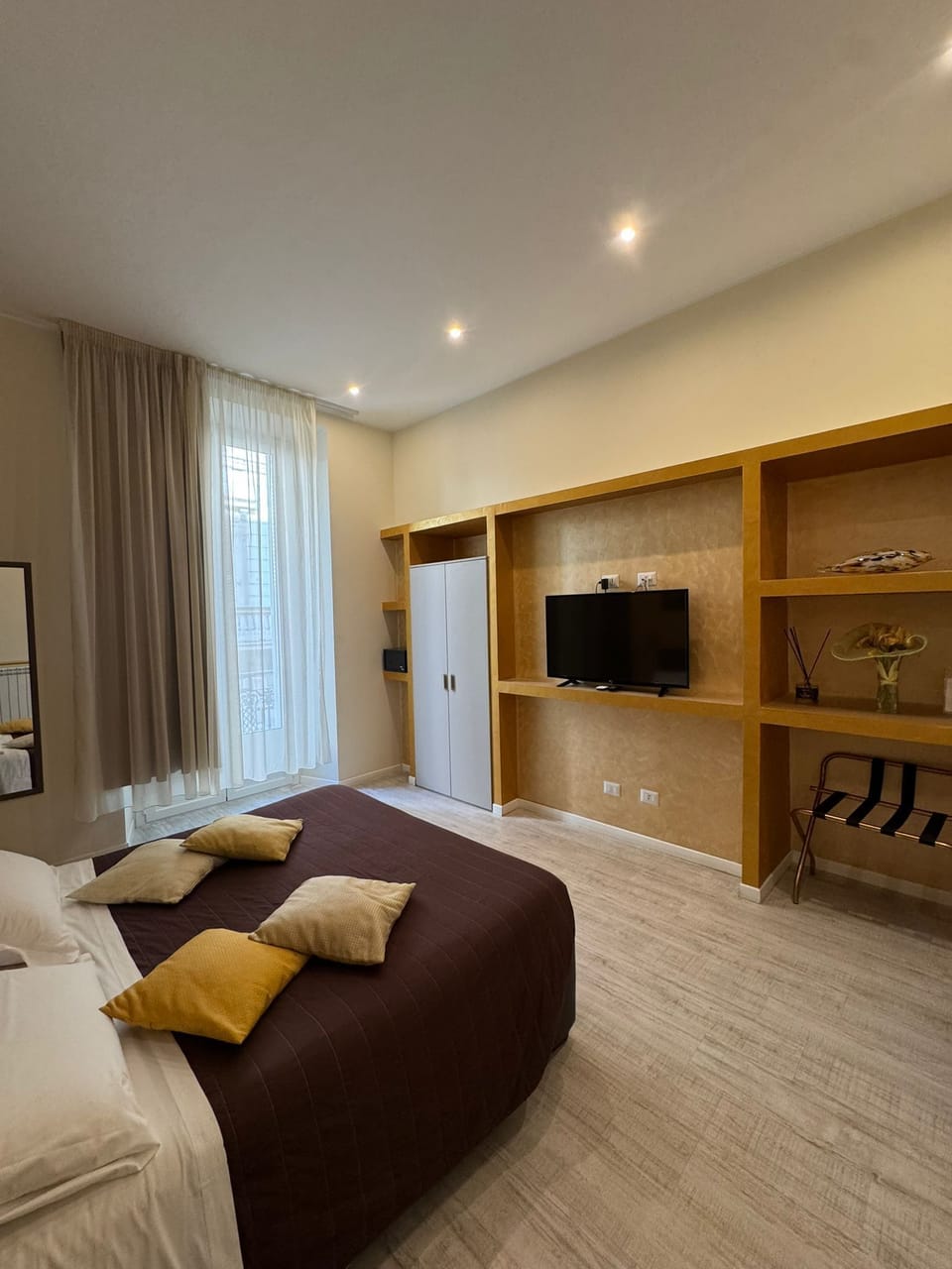 Deluxe Triple Room | In-room safe, blackout drapes, free WiFi