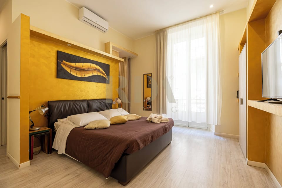 Deluxe Triple Room | In-room safe, individually decorated, individually furnished, desk