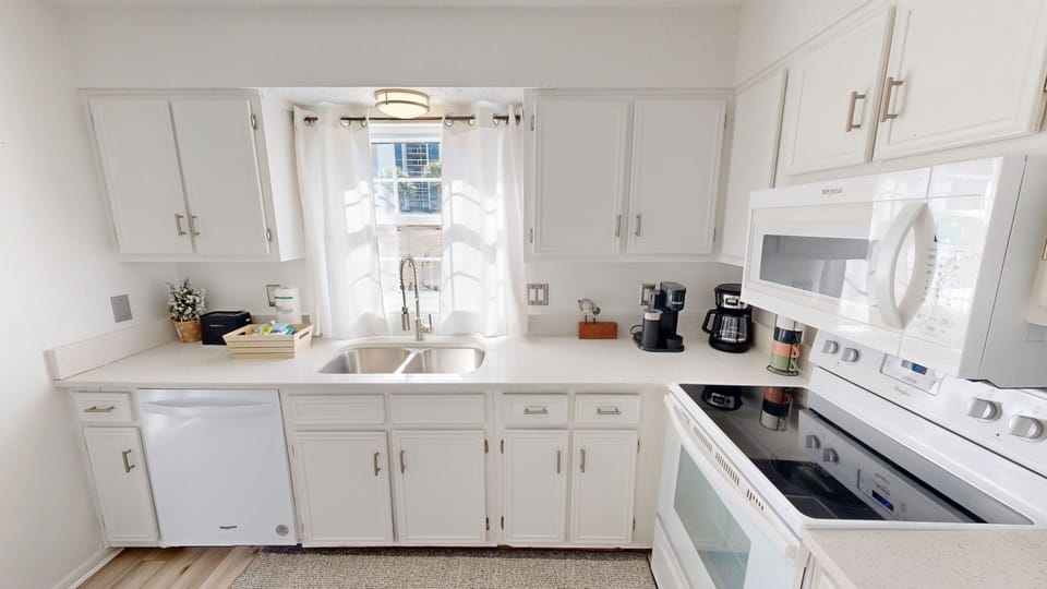 Townhome, 3 Bedrooms | Private kitchen | Coffee/tea maker, fridge, toaster