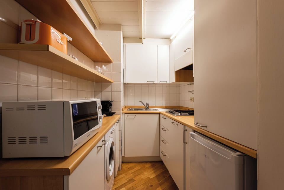 Comfort Apartment, City View | Private kitchen | Fridge, stovetop, cookware/dishes/utensils