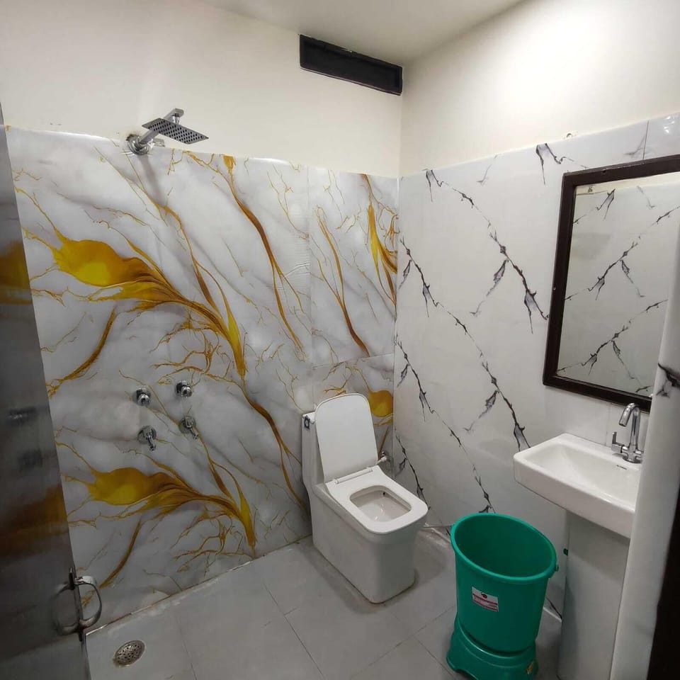 Deluxe Double Room, City View | Bathroom | Shower, free toiletries, slippers, towels