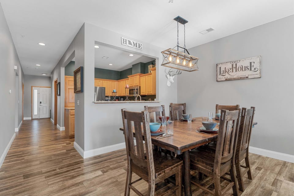 Condo, Multiple Beds, Balcony (The Lakeview Condo) | Living area