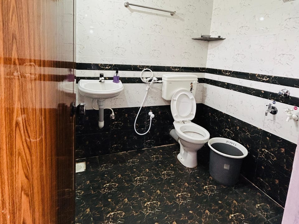 Basic Single Room, Balcony, Bay View | Bathroom | Bathtub, towels, soap, shampoo
