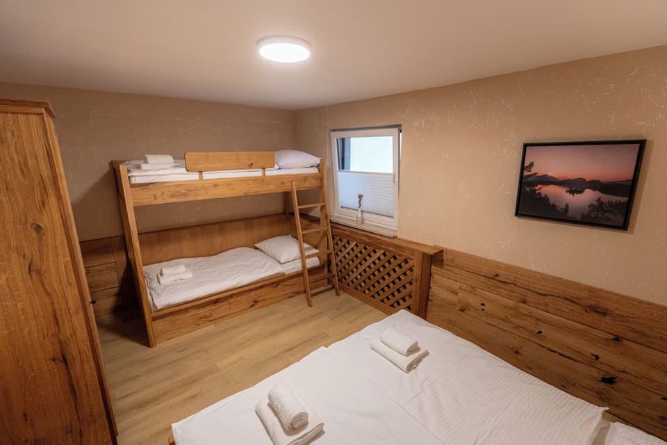  Quadruple Room (Double Bed and Bunk Bed), Shared Bathroom | WiFi (free)