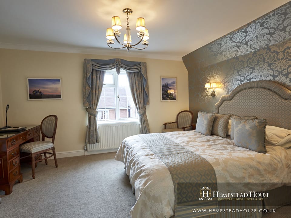 Superior Room, 1 Double Bed | 1 bedroom, individually decorated, individually furnished, desk