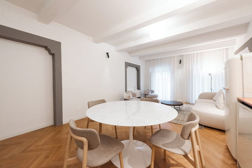 Deluxe Apartment | Living area