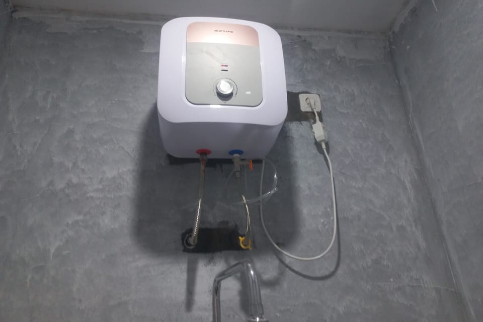 Standard Double Room | Bathroom | Shower, towels, soap, shampoo