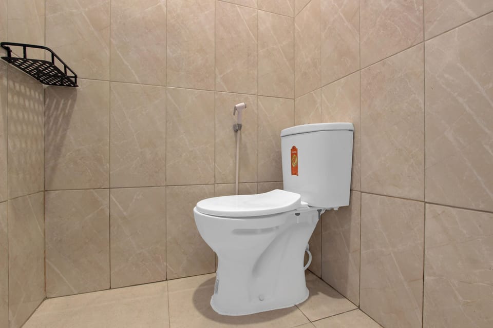 Deluxe Double Room | Bathroom | Shower, towels