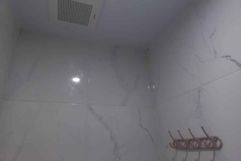 Standard Double Room | Bathroom | Shower, towels, soap, shampoo