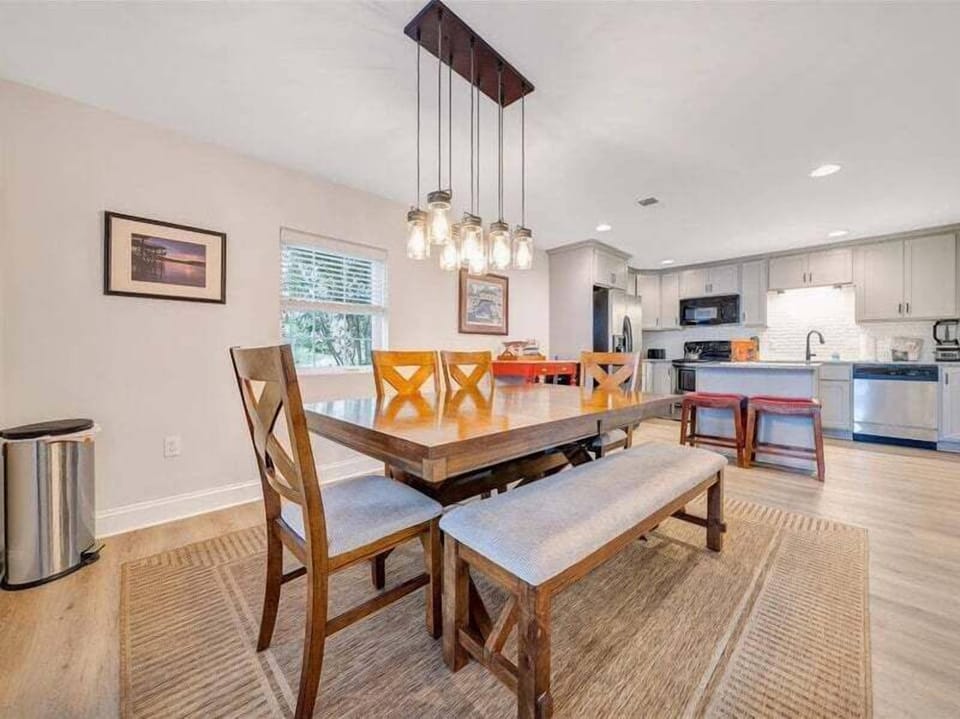 House, Multiple Beds, Patio (LAKE Reflections) | 4 bedrooms, individually decorated, individually furnished, bed sheets