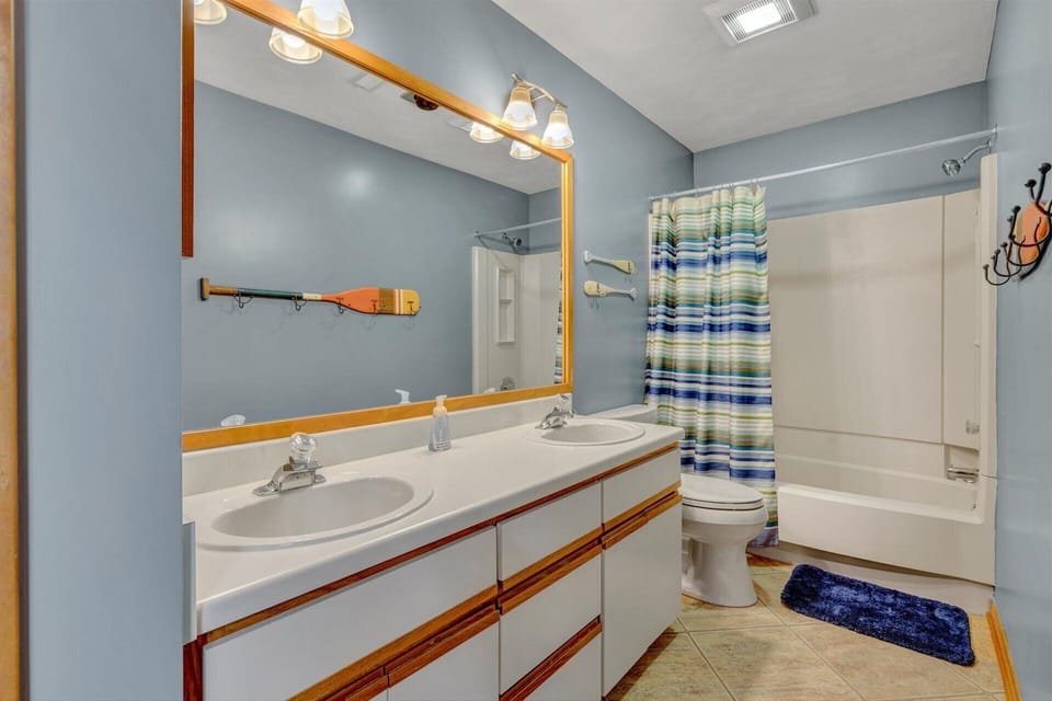 Dancing Water - Sleeps 10, Private Dock, Game Room & Hot Tub House in Smith Mountain Lake