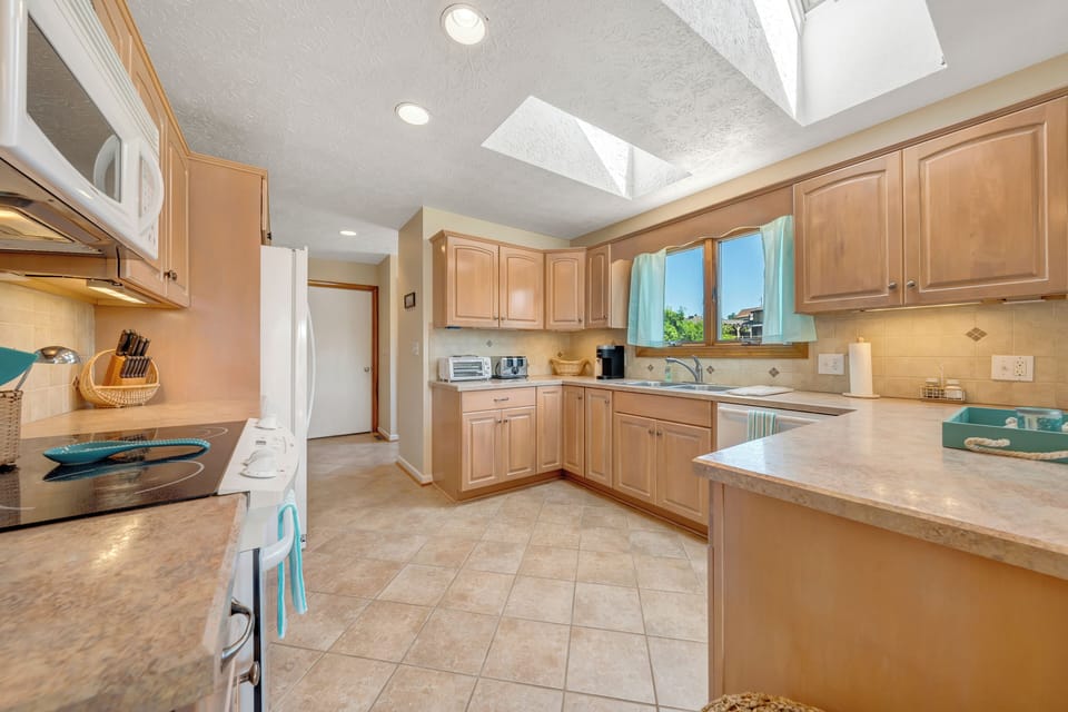 House, Multiple Beds, Patio (LAKE Stargaze) | Private kitchen