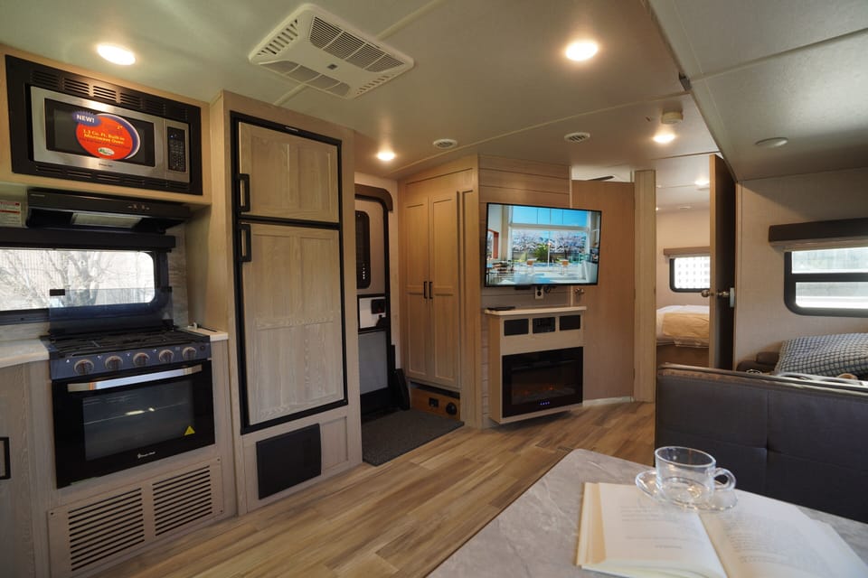 Mobile Home, 1 Queen Bed, Non Smoking, City View | Free WiFi, bed sheets