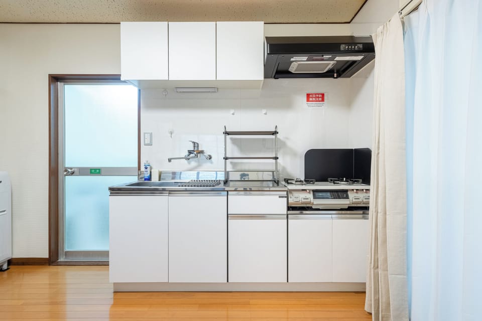 Comfort Apartment | Private kitchen | Fridge, microwave, stovetop, cookware/dishes/utensils
