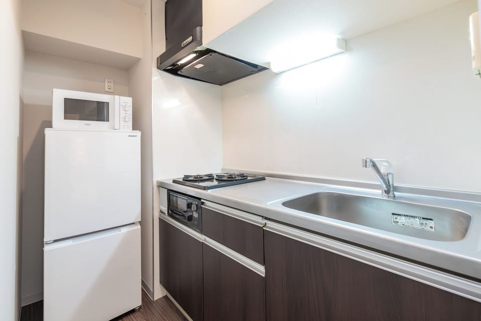 Comfort Apartment, 2 Double Beds, Non Smoking, Kitchen | Private kitchen | Fridge, microwave, stovetop, cookware/dishes/utensils