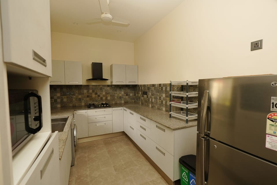 Full-size fridge, microwave, stovetop, cookware/dishes/utensils