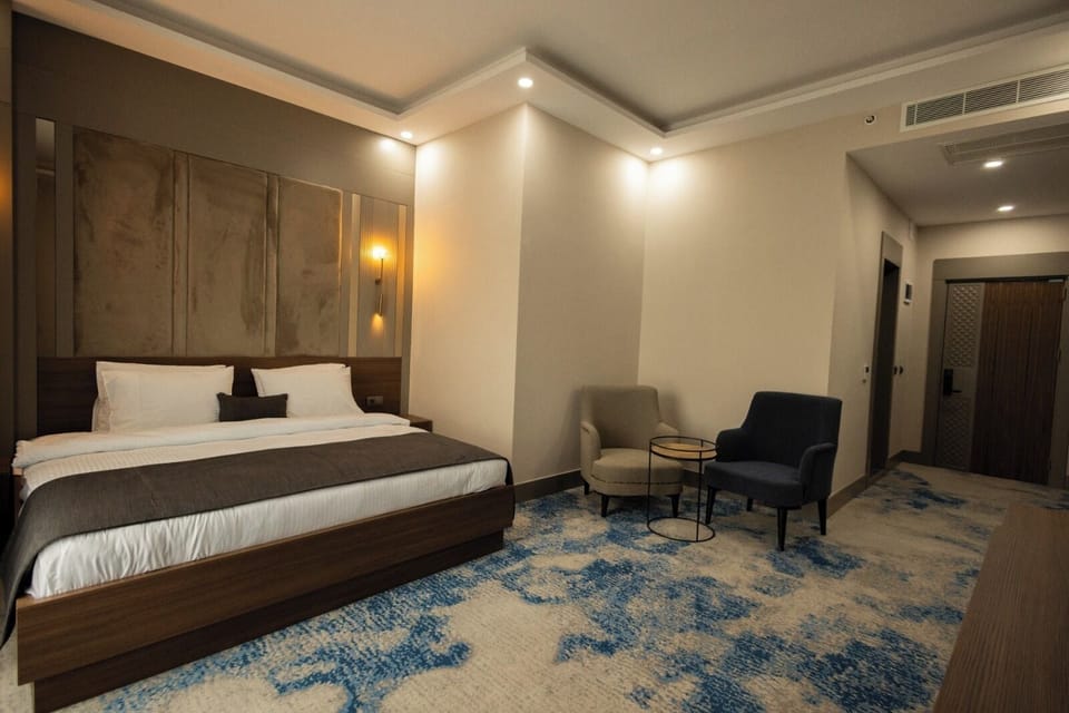 Classic Double Room | Desk, laptop workspace, iron/ironing board, free WiFi