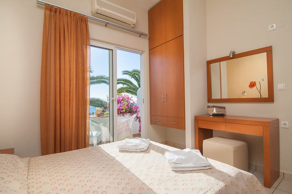 In-room safe, soundproofing, free WiFi