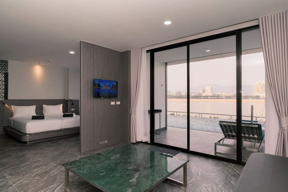 Deluxe Twin Room, Pool View | Desk, WiFi (free)
