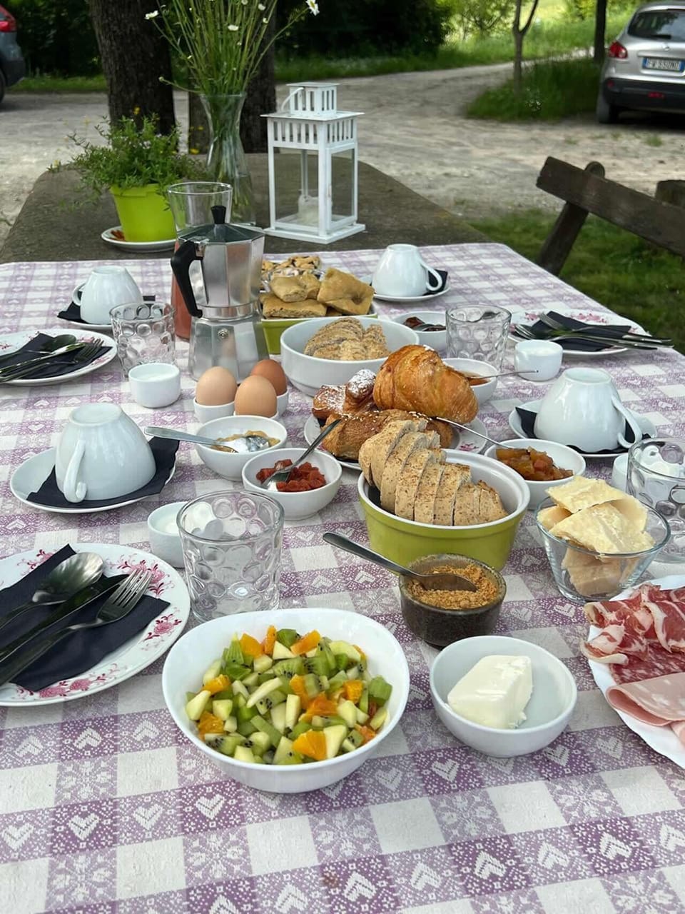Daily local cuisine breakfast for a fee