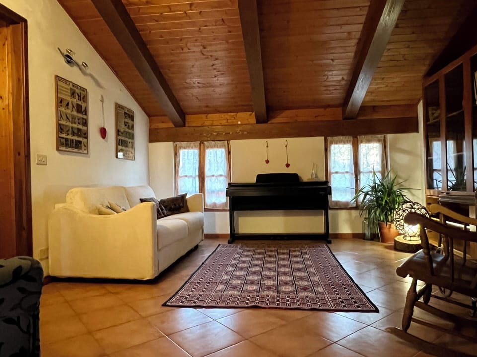 Family Room, Hill View | Living room