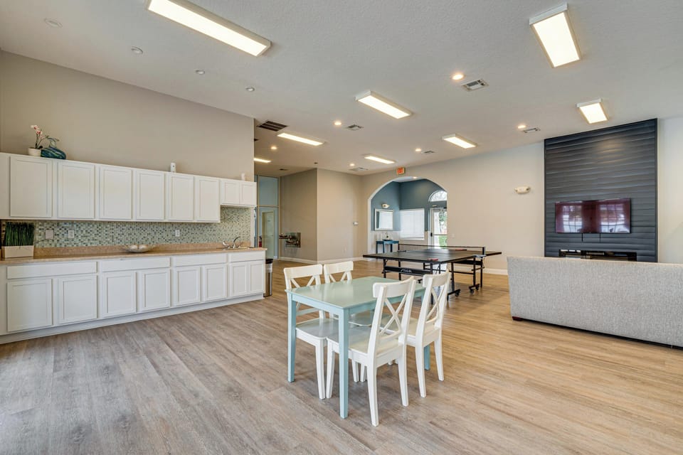 House (5 Bedrooms) | Interior