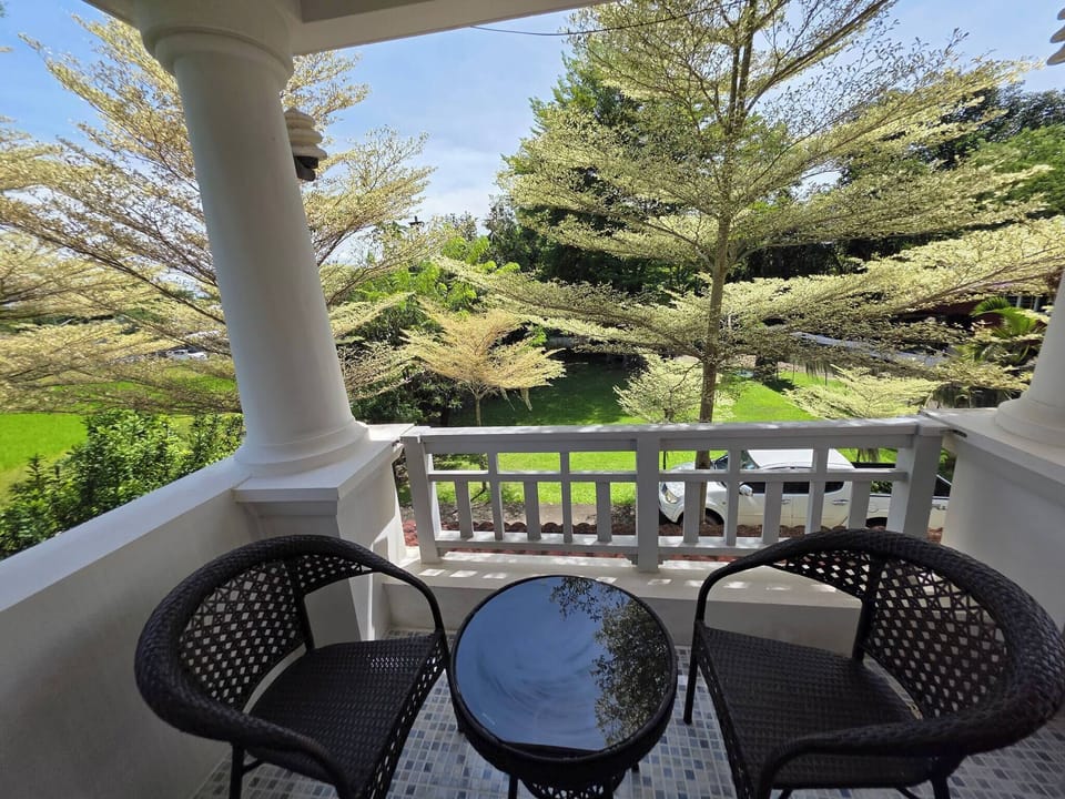 House, 5 Bedrooms, Smoking, Garden View | Property grounds