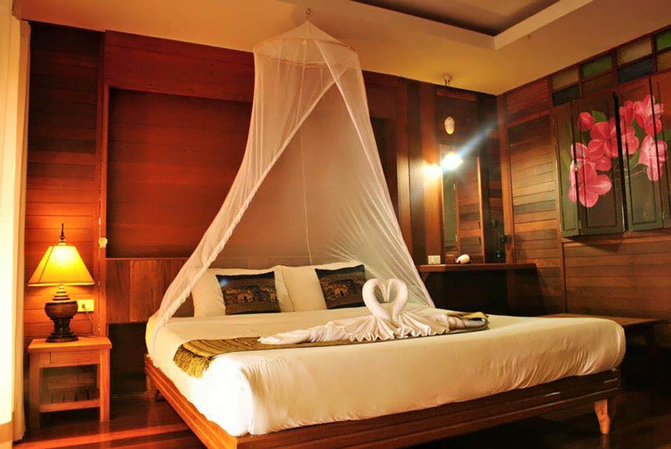 Beachfront Bungalow | Minibar, in-room safe, rollaway beds (surcharge), bed sheets