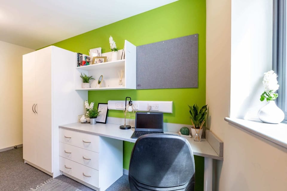 Single Room, Non Smoking | Blackout drapes, iron/ironing board, free WiFi