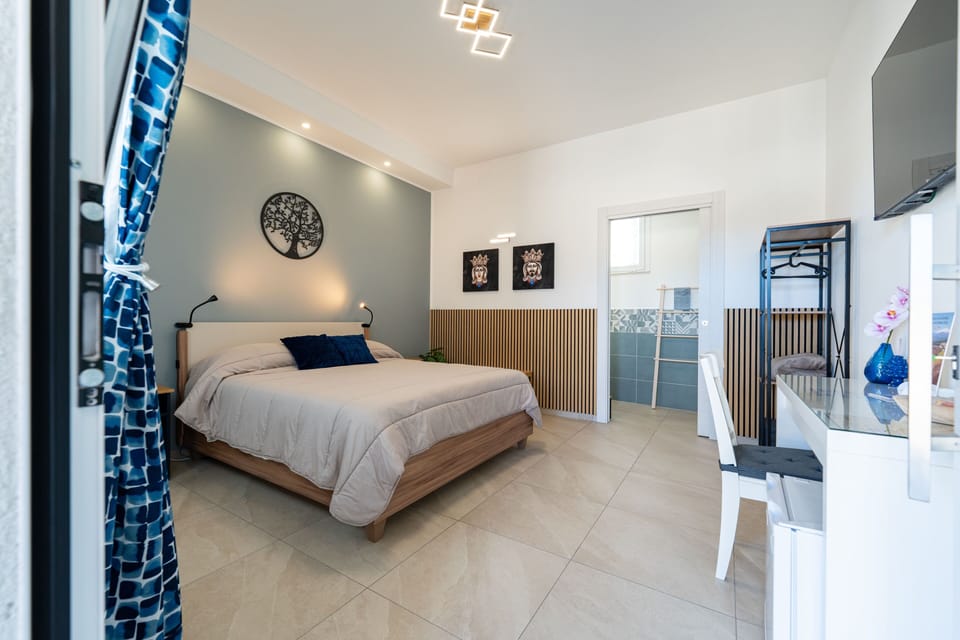 Comfort Double Room | Iron/ironing board (on request), WiFi (free)
