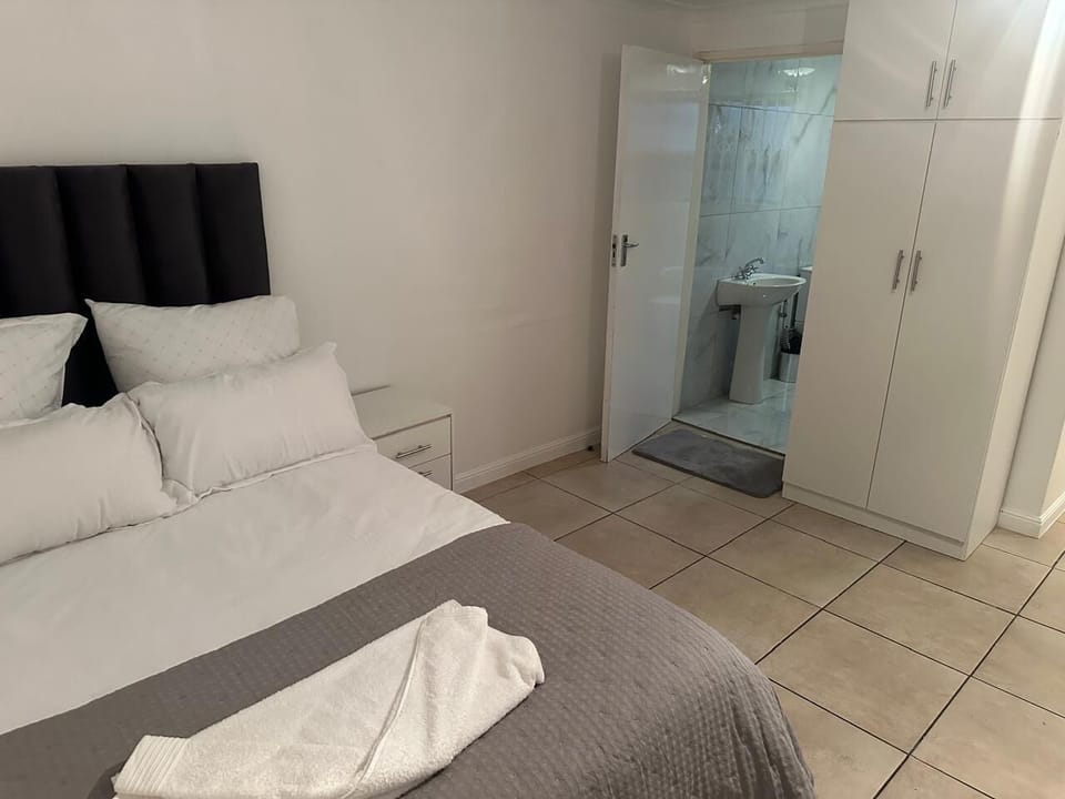 Desk, laptop workspace, iron/ironing board, free WiFi