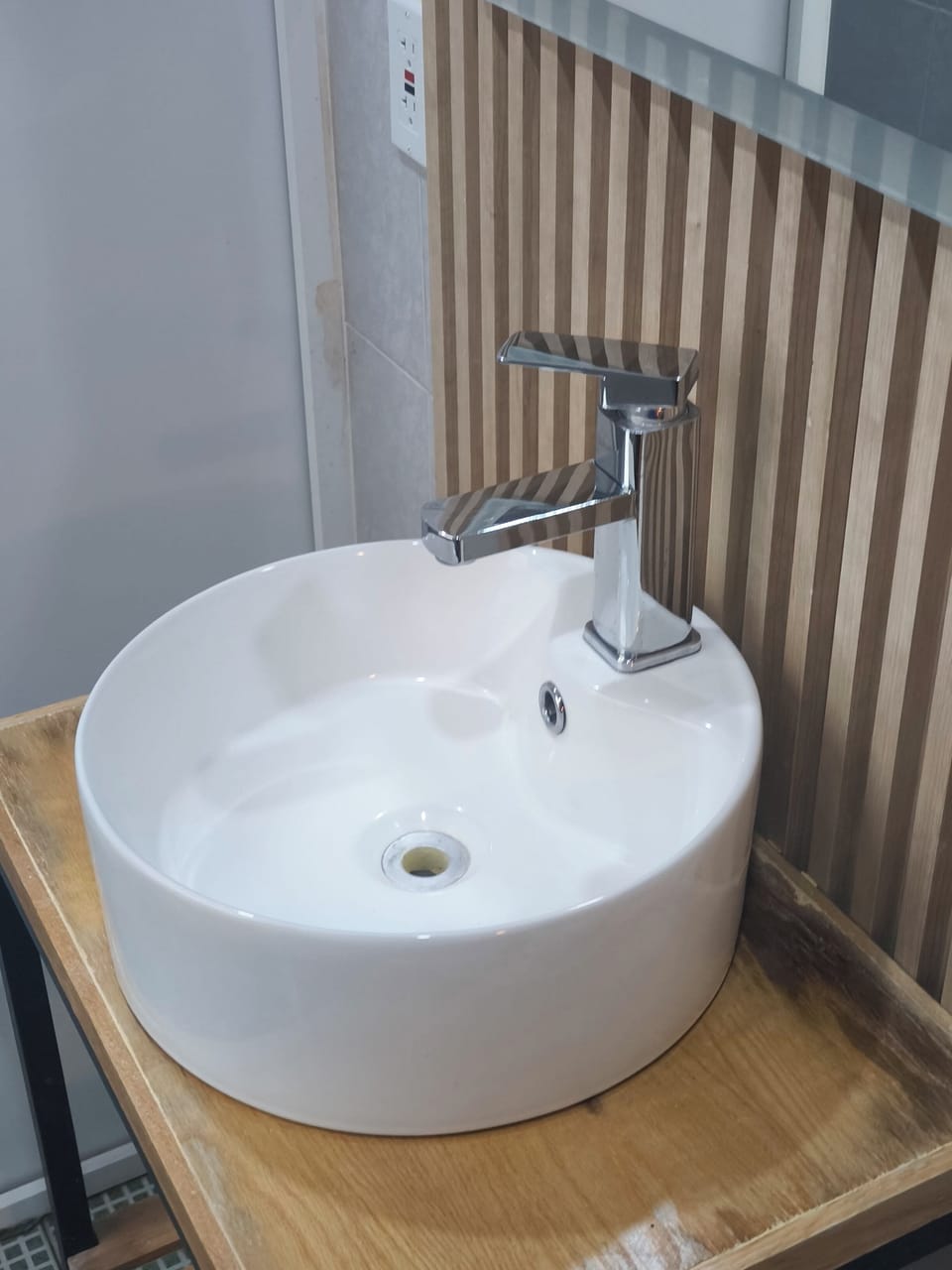 Standard Room | Bathroom | Shower, hair dryer, towels, soap