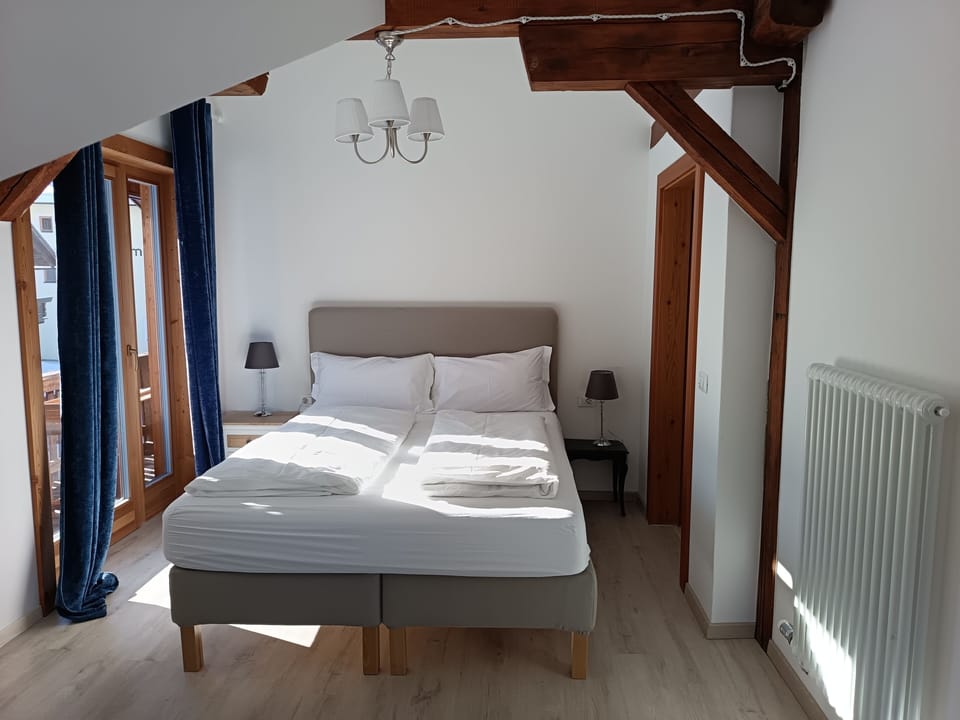 Apartment, Balcony, Mountain View | Blackout drapes, soundproofing, WiFi (free)