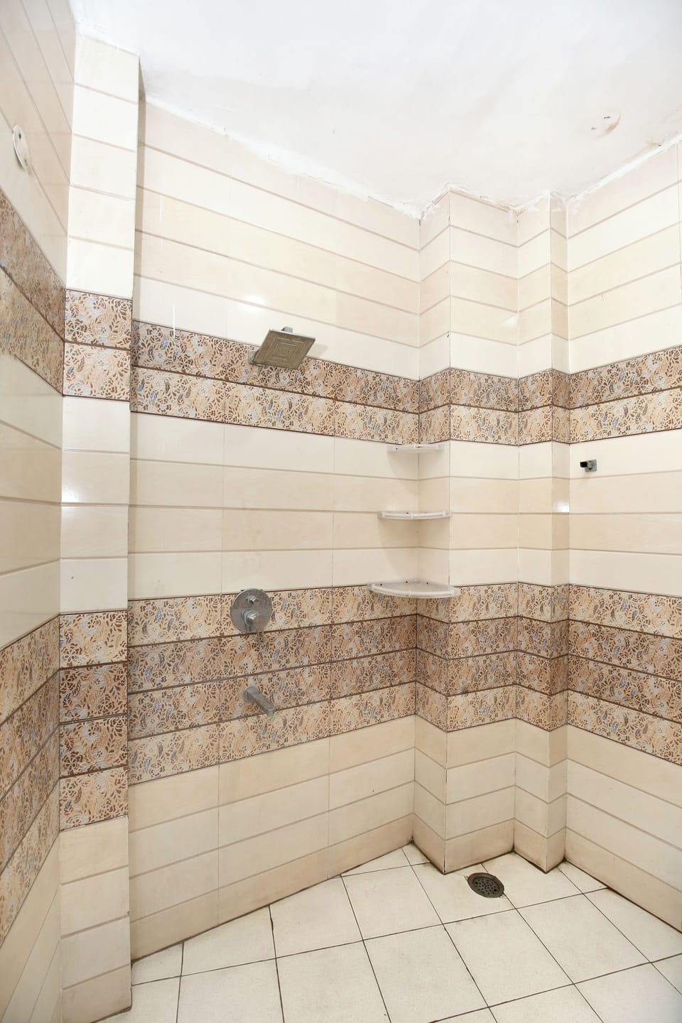 Superior Double Room | Bathroom | Shower, towels, soap, shampoo