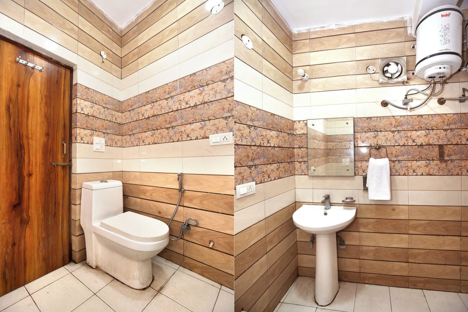 Deluxe Double Room | Bathroom | Shower, towels, soap, shampoo