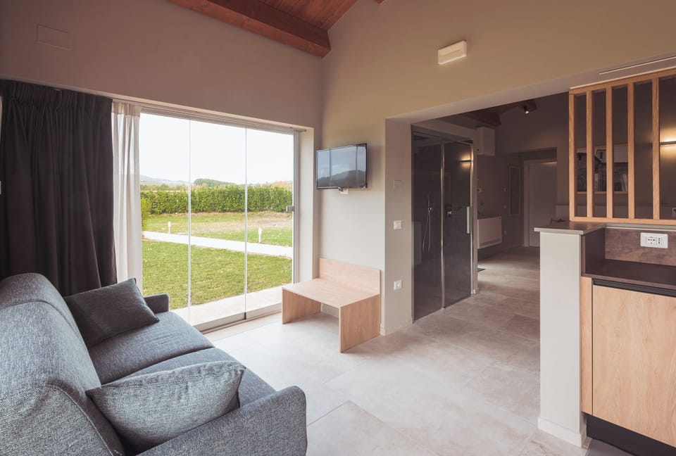 Suite La Quercia | Blackout drapes, WiFi (free), bed sheets