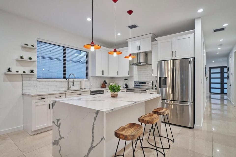 Comfort Room | Private kitchen | Dining table