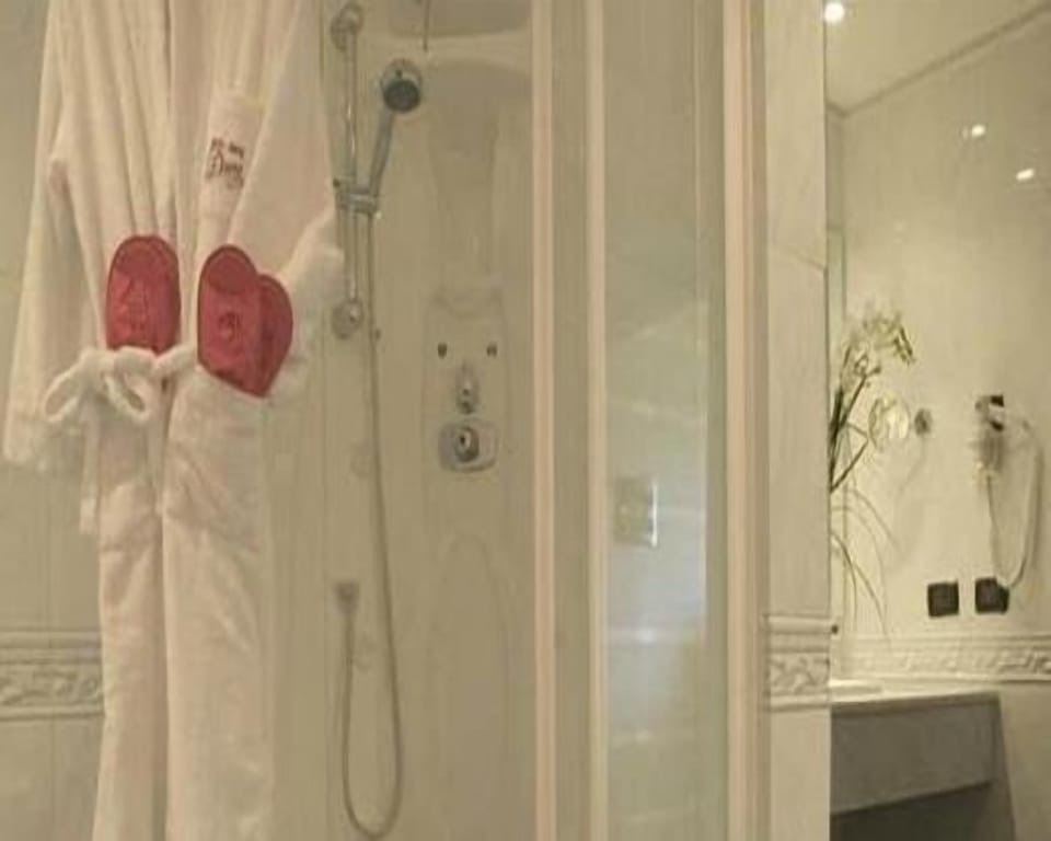 Suite con vasca doppia idromassaggio | Bathroom | Free toiletries, hair dryer, bidet, soap