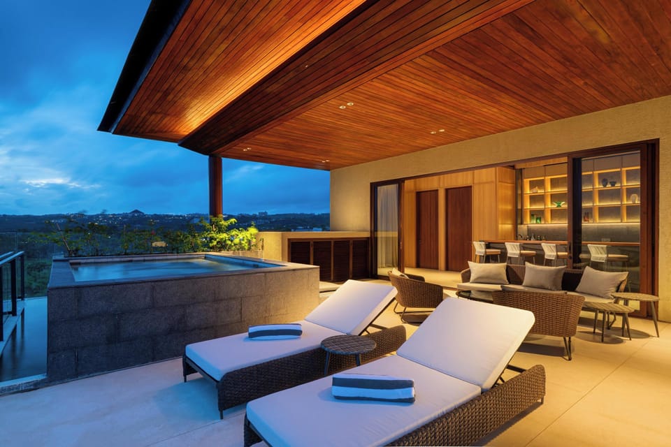 Indoor spa tub