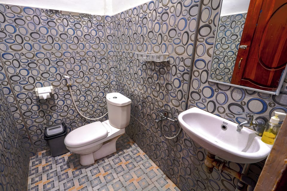 Comfort Double Room | Bathroom | Towels, toilet paper