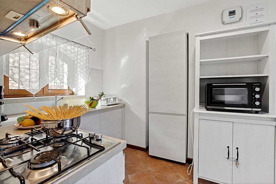 Family Apartment, 2 Bedrooms, Terrace (Toscolano Olive House) | Private kitchen