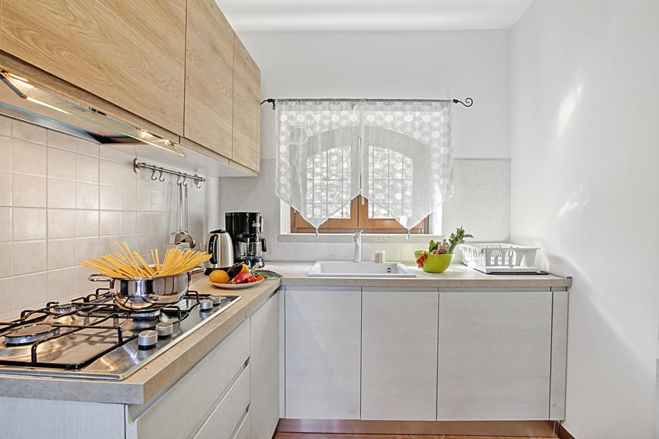 Family Apartment, 2 Bedrooms, Terrace (Toscolano Olive House) | Private kitchen