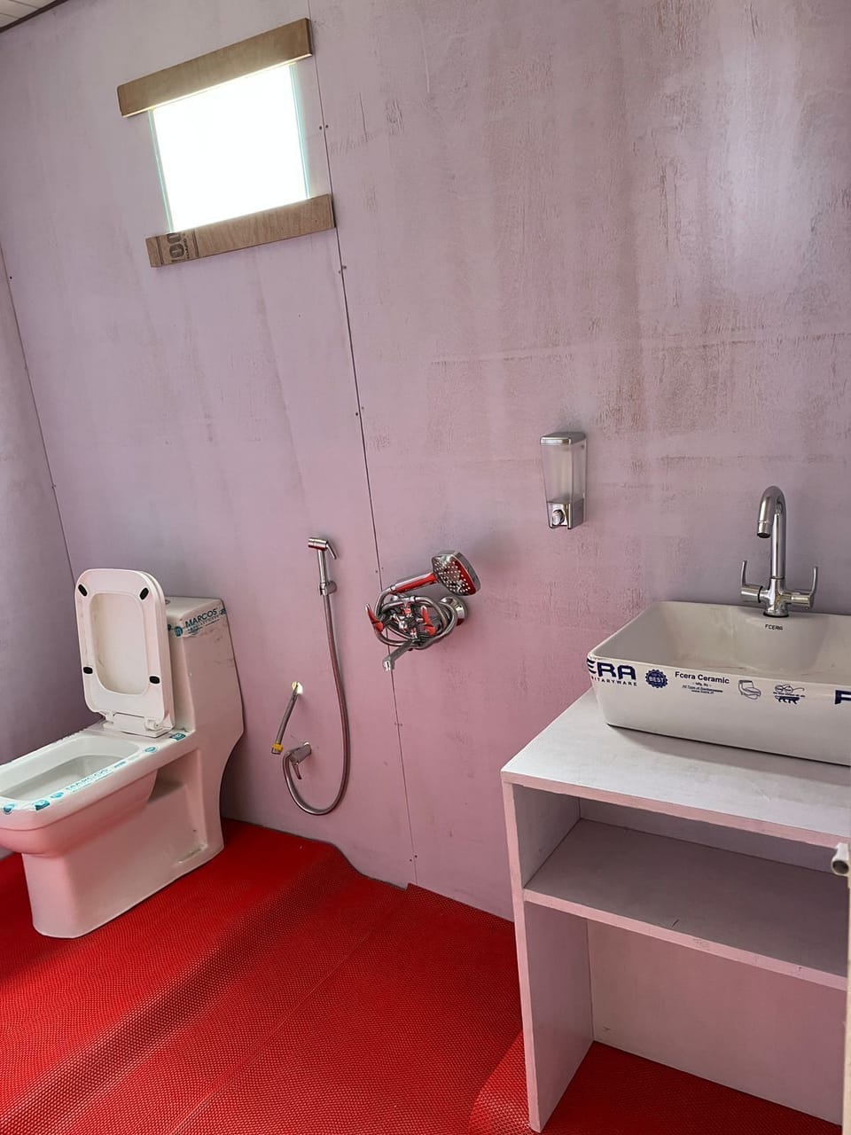 Deluxe Room, Lake View | Bathroom