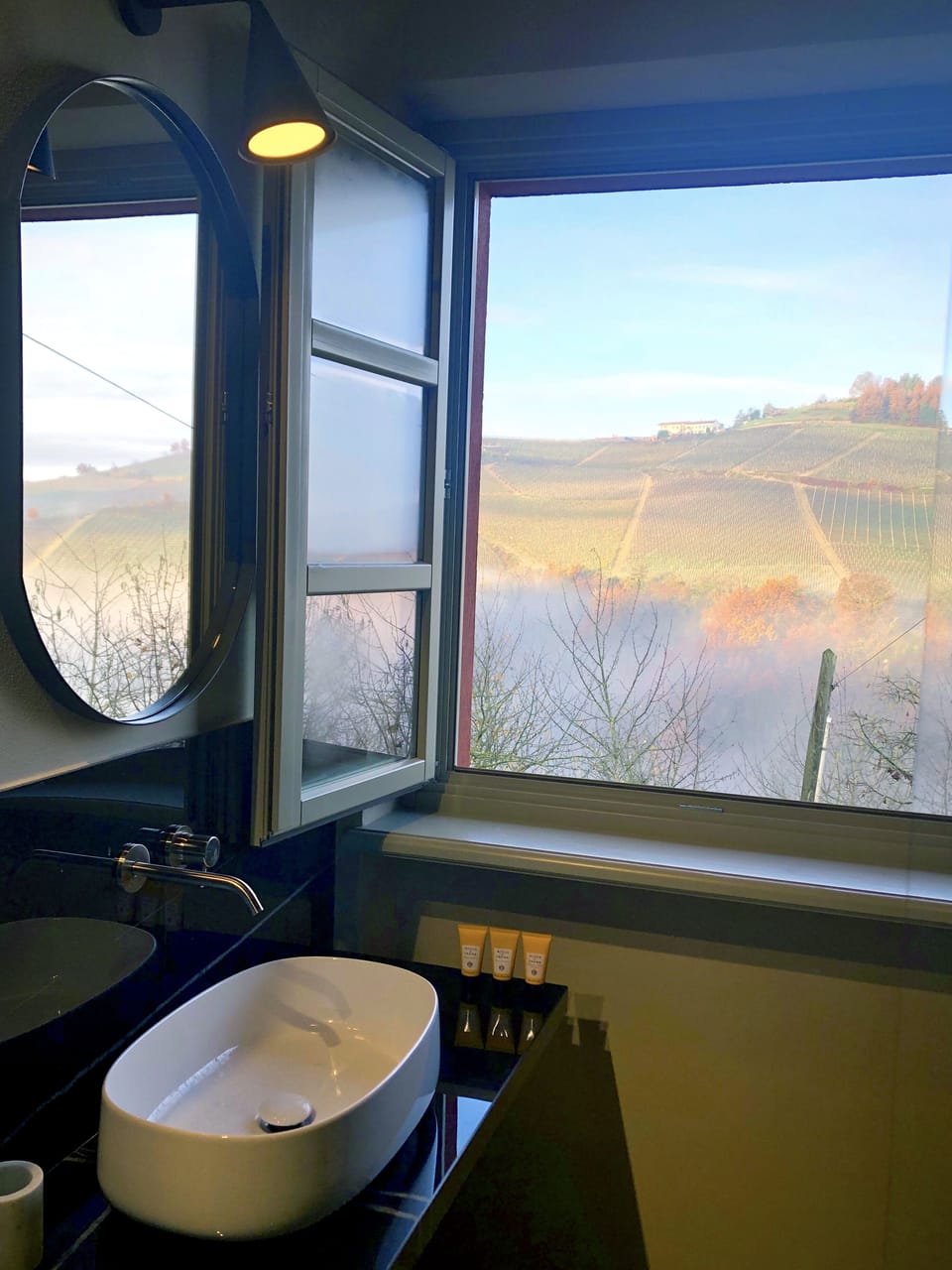 Deluxe Double Room, Vineyard View | Bathroom | Designer toiletries, hair dryer, slippers, bidet