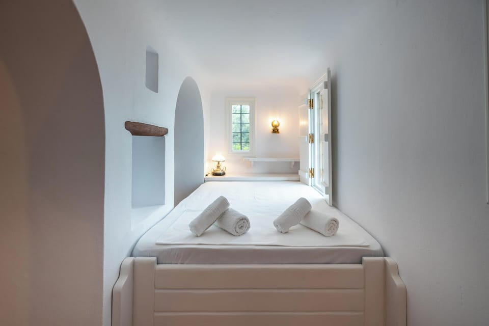 House, Sea View | In-room safe, blackout drapes, iron/ironing board, travel crib