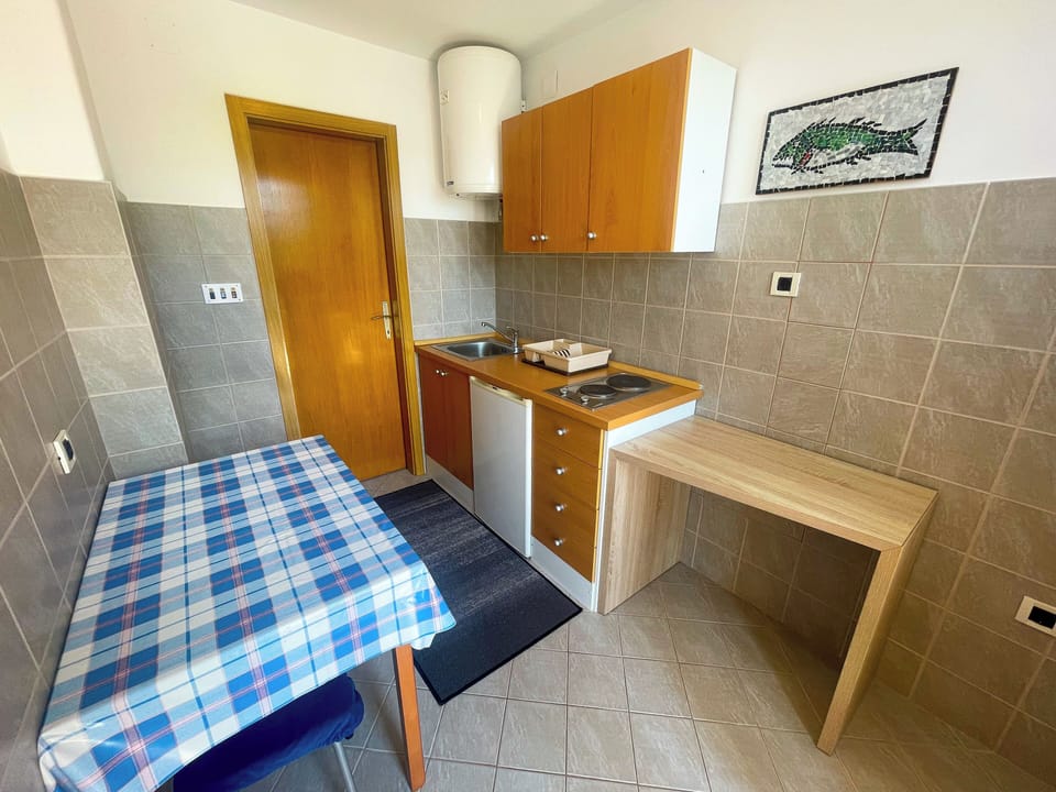 Studio, Sea View | Private kitchen