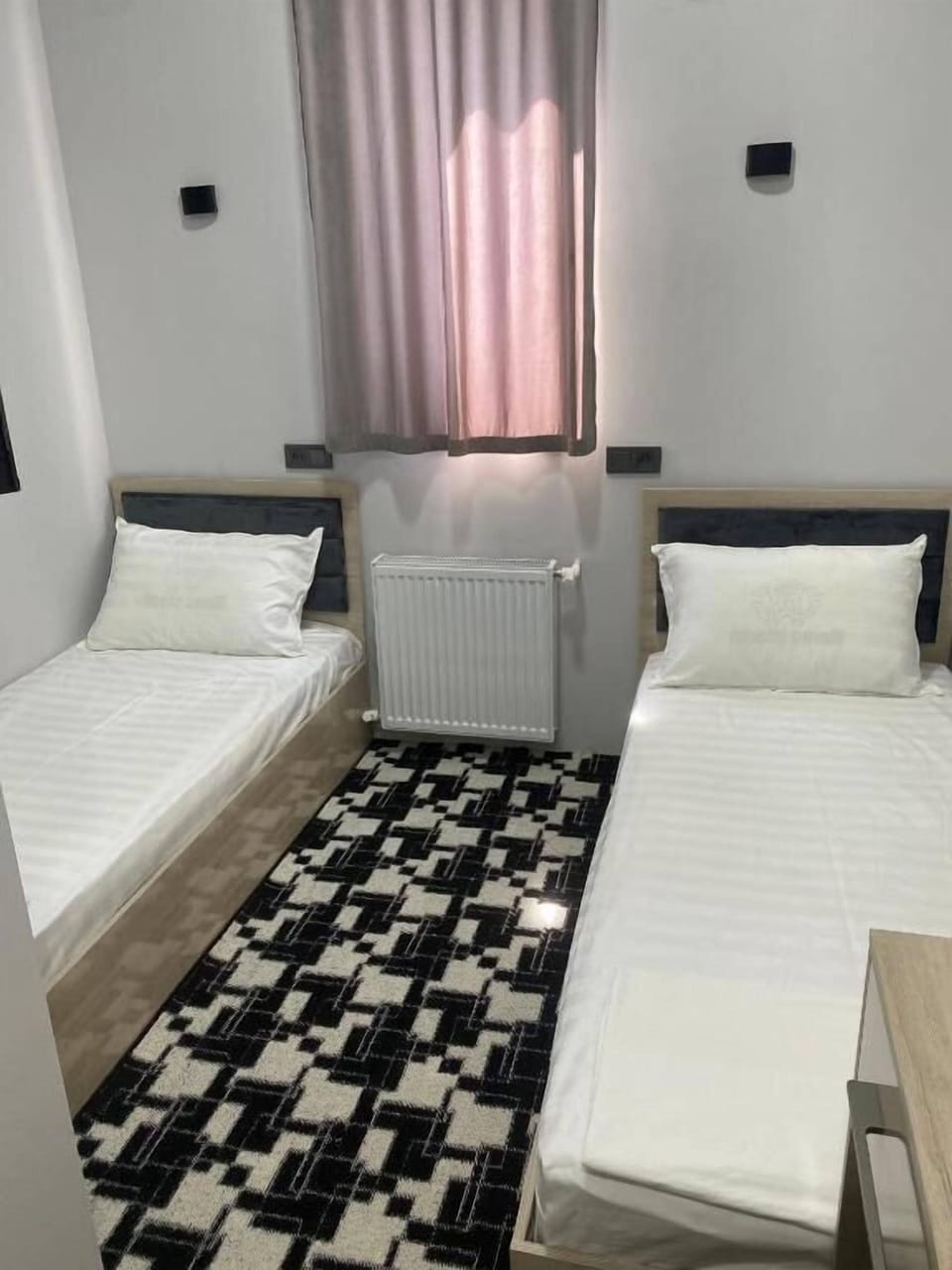 Standard Twin Room | Laptop workspace, WiFi (free), bed sheets