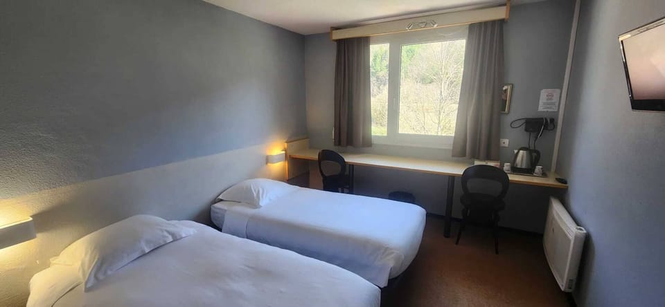 Classic Twin Room, River View | Free WiFi