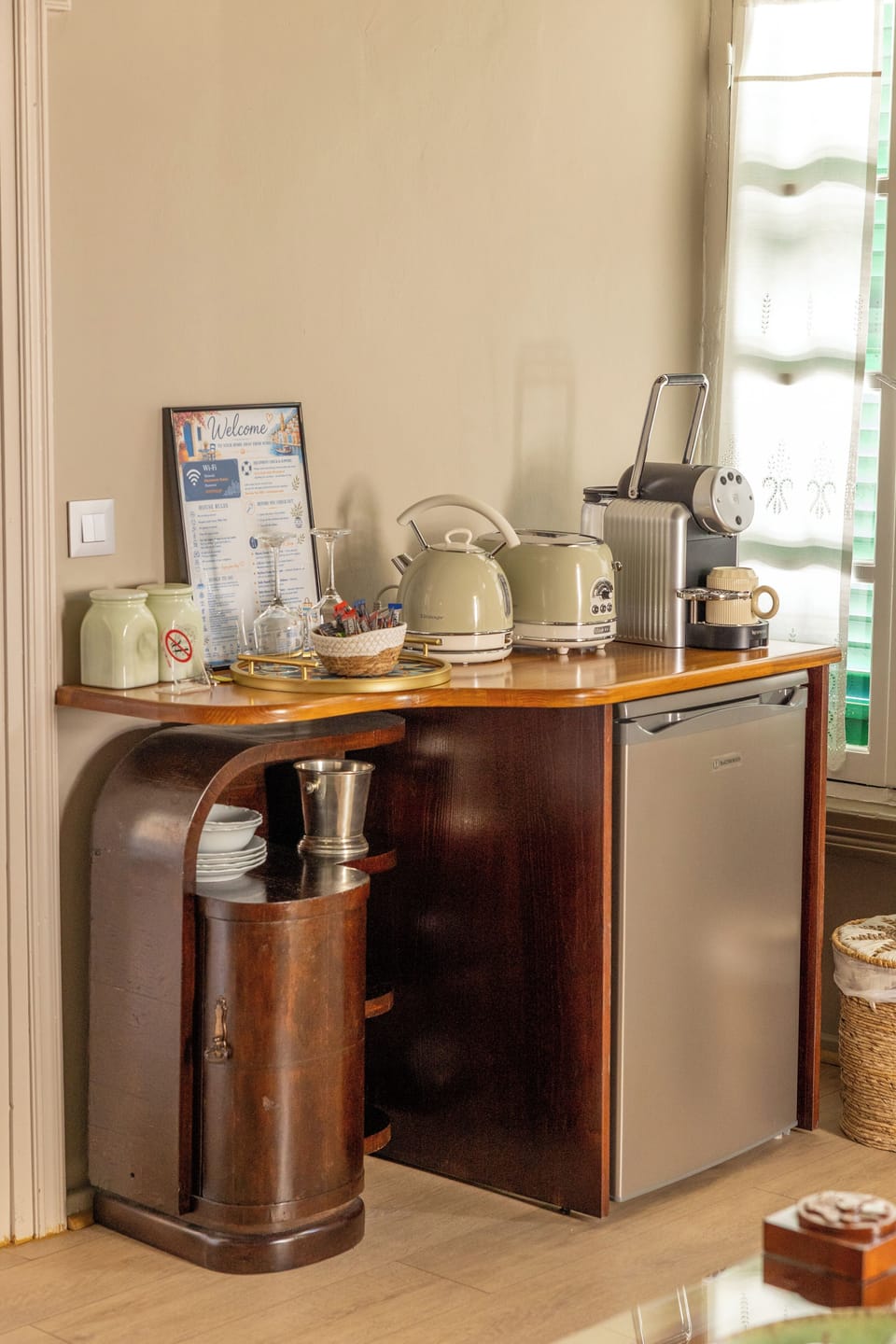 Deluxe Apartment, Sea View | Minibar