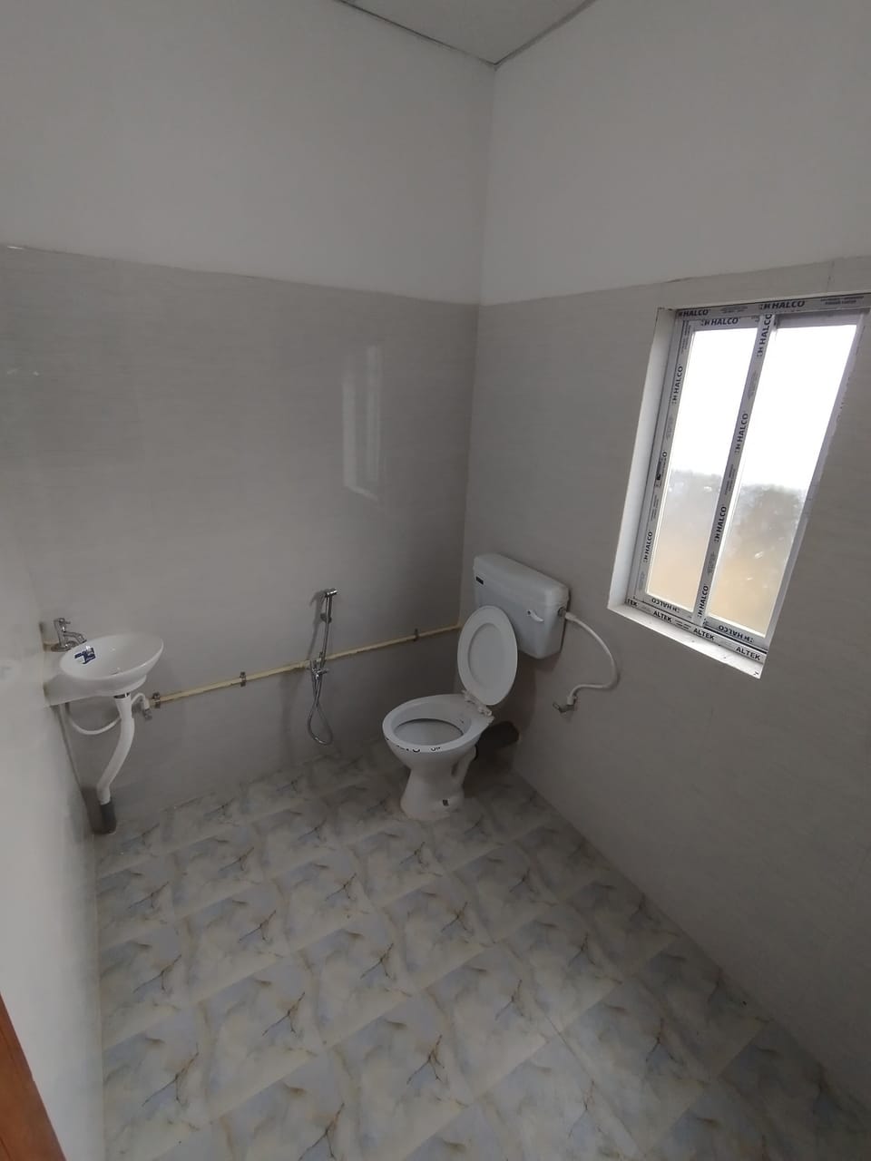 Deluxe Double or Twin Room, Garden View | Bathroom | Shower, free toiletries, towels, soap